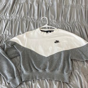 Nike Cropped Sweater